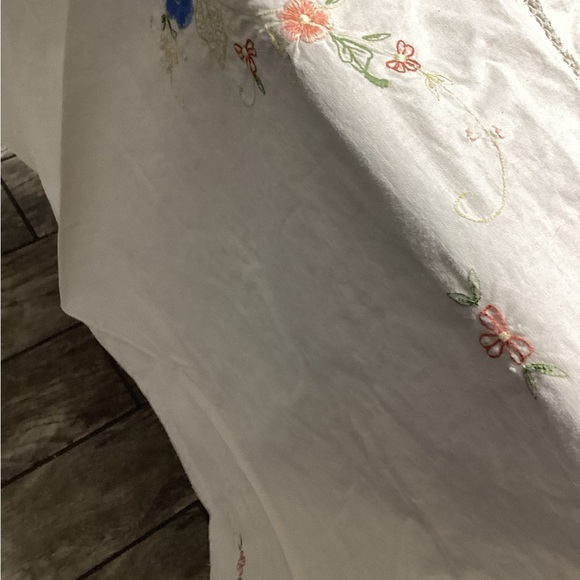 Vintage Embroidered 80” Round - Picture 4 of 9